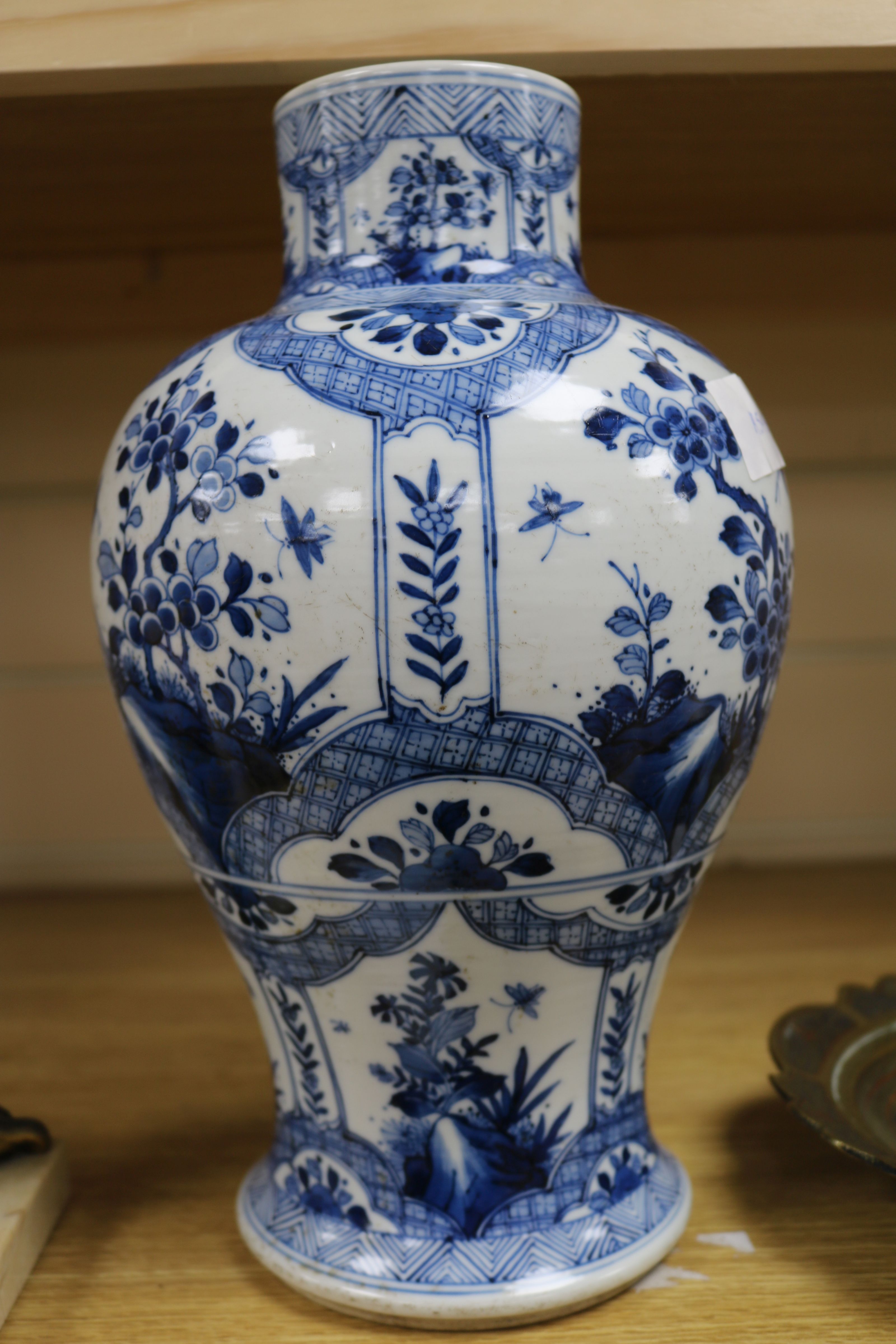 A Chinese blue and white baluster vase 30cm. - Bild 5 aus 7