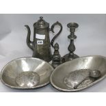 Seven pieces of 18th / 19th century pewter