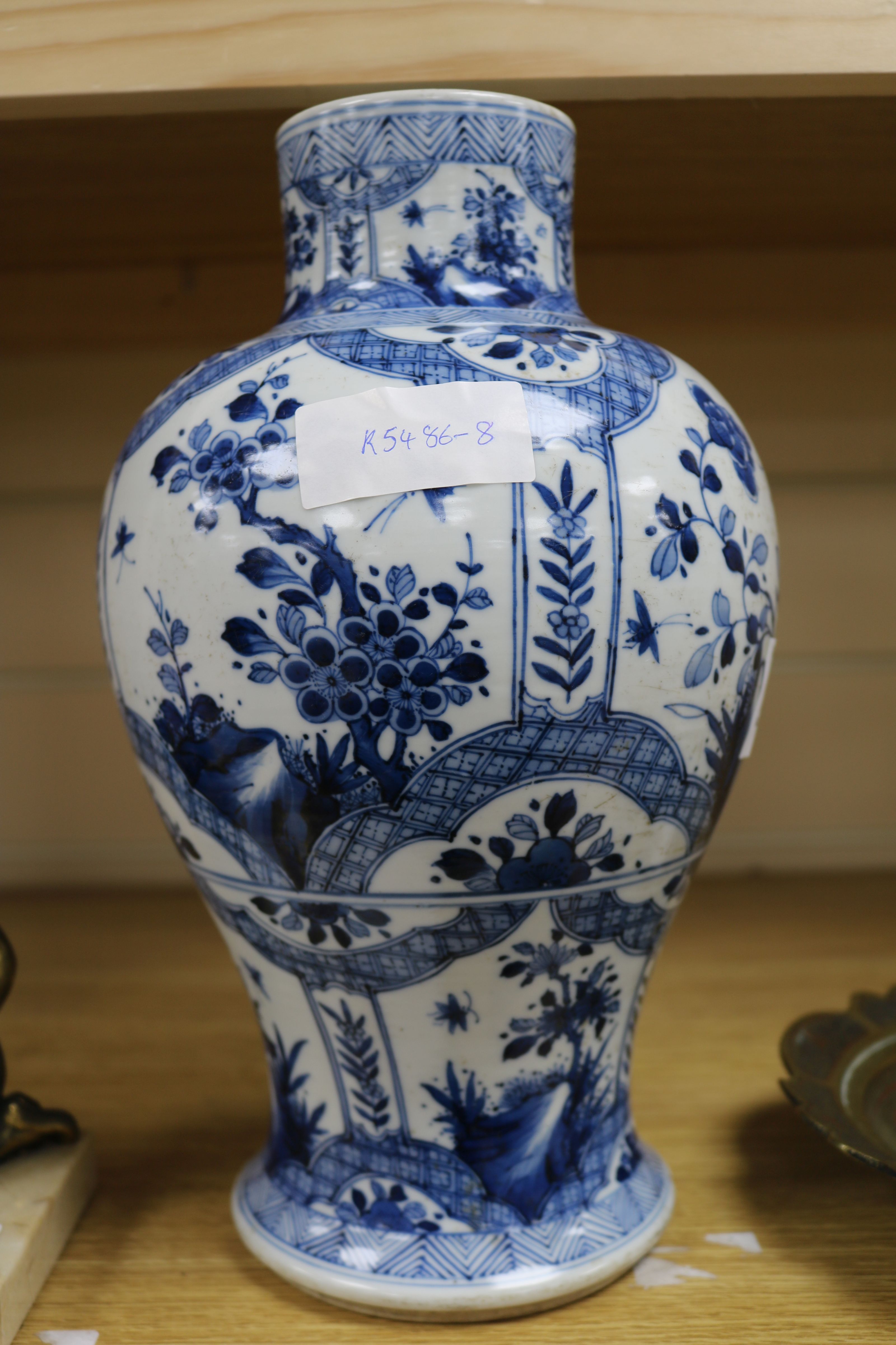 A Chinese blue and white baluster vase 30cm. - Bild 4 aus 7