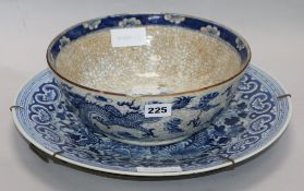 A Chinese blue and white dragon dish and a blue and white crackle glaze bowl, 19th century 37 &