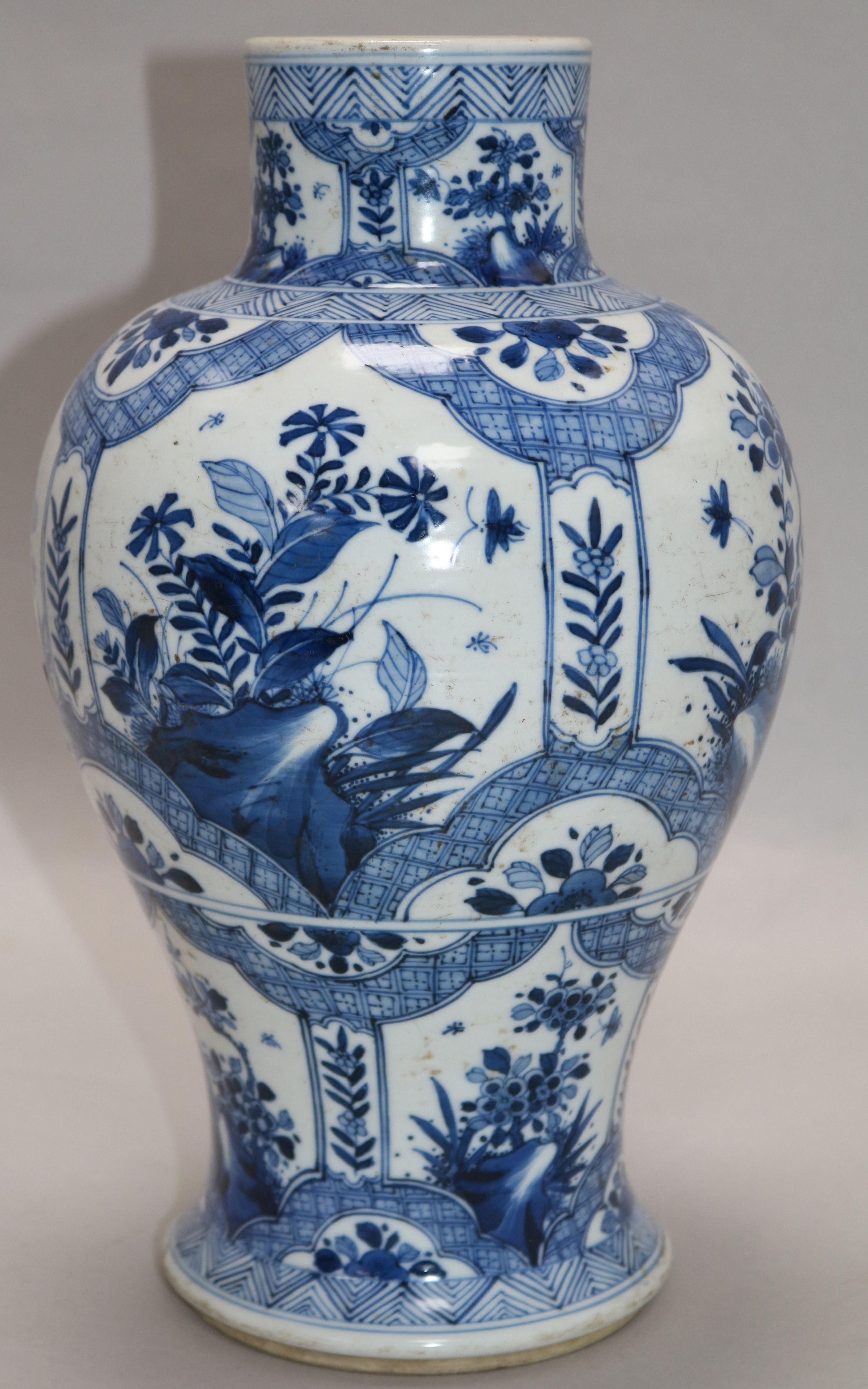 A Chinese blue and white baluster vase 30cm. - Bild 2 aus 7
