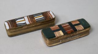Two early 19th century gilt metal and agate snuff boxes largest 7.5cm.