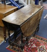 An 18th century oak gateleg table W.107cm