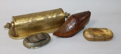 A brass desk calendar, two oval horn snuff boxes with hinged lids and a treen shoe snuff