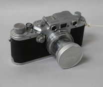A Leica camera no.418425 with Summitar lens
