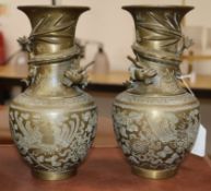 Pair of Chinese bronze vases H.26cm