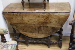 An 18th century oak gateleg table W.107cm