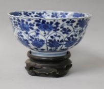 A Chinese Kangxi blue and white fluted bowl, decorated with flowers, with stand diameter 14.5cm