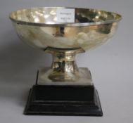 A George V silver rose bowl on a silver mounted presentation ebonised base, 22.4 diameter, 16.5 oz.