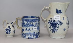 An 18th century Caughley cabbage leaf jug, a Worcester cream jug and a blue and white mug tallest