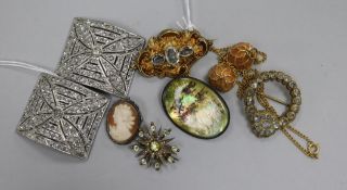 A small collection of costume jewellery, including a star brooch, a Royal Collection gilt metal