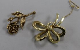 A 14ct gold (585) tied-ribbon brooch and a 9ct gold brooch in the form of a rose