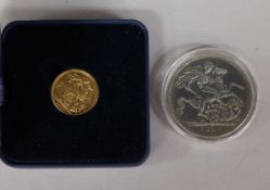 A Victoria 1889 gold full sovereign and a Victorian 1892 crown.