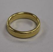 An 18ct yellow gold chanelled wedding band, 13.6g, size Y.