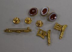 Three 15ct gold dress studs, three agate-set dress studs and two other items, including a pair of