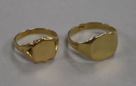 Two 18ct yellow gold signet rings, 9.1g