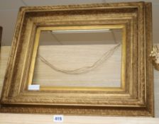 A gilt picture frame, aperture 30 x 39cm