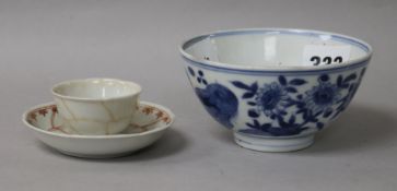 A small 19th century Chinese blue and white bowl, decorated with flowers diameter 10cm