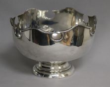 A George V silver "Monteith" rose bowl, London, 1913, 16.7cm.