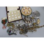 A small quantity of silver and costume jewellery.