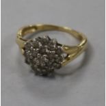 An 18ct gold and diamond cluster ring, size O.