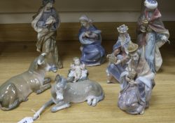 A Lladro nativity scene (8)