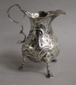 A Georgian silver cream jug, marks rubbed, 10cm.