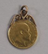 An Edward VII gold sovereign, 1910, with scrolled suspension (unmarked), 9.1g gross, worn