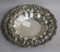 A Continental 800 standard circular silver dish, having embossed fluted interior and embossed and