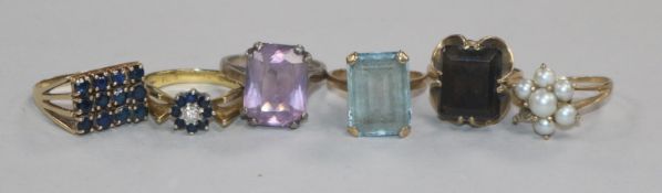 An 18ct gold and gem set ring, four 9ct gold and gem set rings and a silver ring.