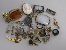 Mixed jewellery, including, cameo, hardstone brooch, spinning fob etc.