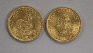 Two South African Two Rand gold coins, 1962, 15.98g gross, AUNC