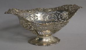 An Edwardian pierced silver oval pedestal bowl, by Elkington & Co, London, 1908, 23cm , 9 oz.