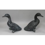A pair of 19th century Chinese bronze models of geese H.18cm