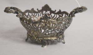 An Edwardian pierced silver two handled bowl, William Comyns, London, 1904, 19.5cm, 9.5 oz.