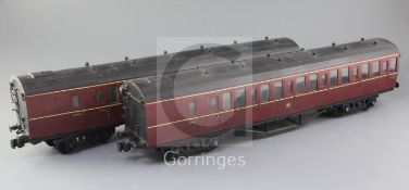 A Gauge 1 set of two coaches, crimson with beige end, 54 cm long with auto coupling, Nos 7890 and