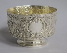 A Victorian repousse silver sugar bowl, by Richard Sibley II, London, 1872, 10.7cm, 6.5 oz.