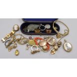 Assorted minor gold and semi-precious jewellery including an 18ct gold gem set ring.