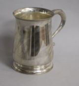 A George V silver mug, William Lister & Sons, London, 1931, 12.4cm, 12.5 oz.