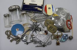 Mixed items including silver and costume jewellery etc.