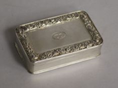 A George III silver snuff box with later interior inscription, London, 1819, 8.8cm.