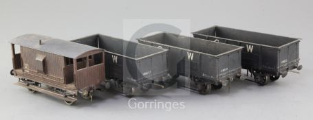 A GN mineral wagon, no. 109834, 20T, in black, all metal body grey (auto coupling), a GW mineral