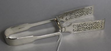 A pair of Victorian silver fiddle pattern asparagus tongs, William Eaton, London, 1839, 25.1cm.