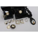 A group of mixed jewellery including pendants, pique brooch and rings.