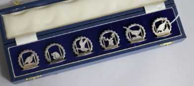 A cased set of six modern silver hunting related menu holders, J.A. Campbell, London, 1983/4, base