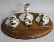 A George V silver desk set on a mahogany stand, 25cm.