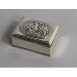 A George V silver snuff box, Pairpoint Brothers, London, 1921, 8cm.