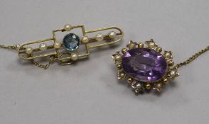 An Edwardian 15ct gold and gem set bar brooch and an Edwardian 9ct gold, amethyst and split pearl