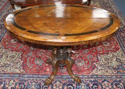 A Victorian walnut oval breakfast table W.118cm.