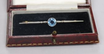 An Edwardian 15ct gold, platinum and aquamarine set bar brooch, 67mm.